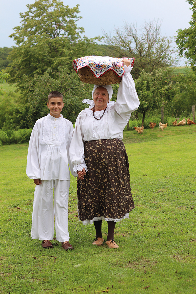 baka i unuk starinsko ruho